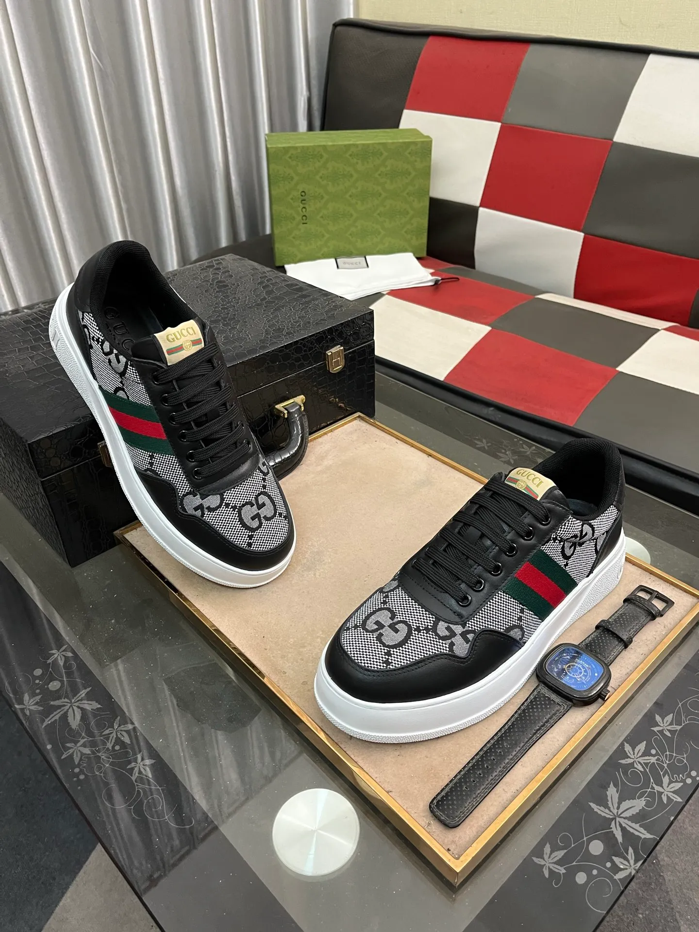 Men's shoes💰420⌚️⌚️[GUCCI] Gucci men's casual shoes are absolutely popular🔥The ultimate matching item for trendy men! The charm of super texture is unstoppable. This is the main recommendation. The upper is made of high-quality cowhide, with pig lining feet and wear-resistant rubber sole. It is noble and elegant! Extremely comfortable🎁🎁You can be as handsome as you want💪 Size 38-44! 3️⃣colors available